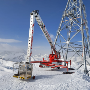 Grue sur remorque avec nacelle montage